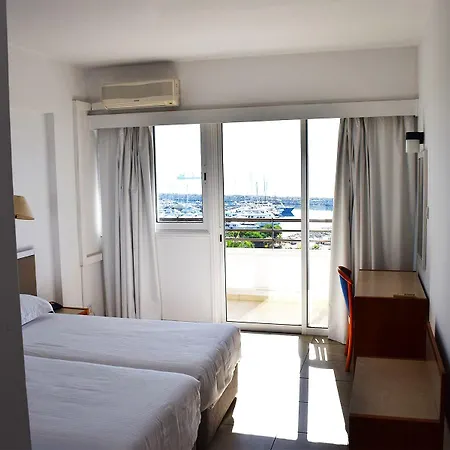 Sun Hall Apartmanhotel 3*