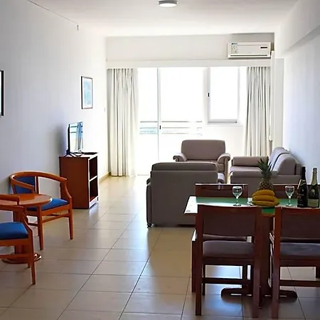 Sun Hall Apartmanhotel Lárnaka