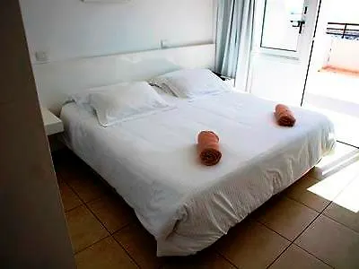 Sun Hall Apartahotel Lárnaca