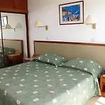 سن هال بيتش 3* لارنكا